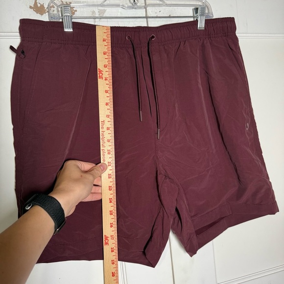 American Eagle 5.5” 24/7 Trekker Short Burgundy FLEX Size Large NWT Cargo - Picture 4 of 9
